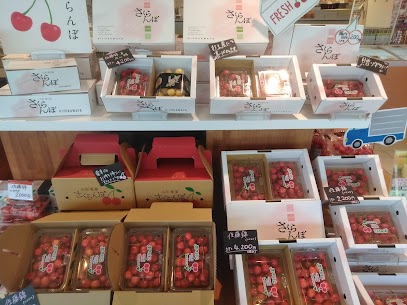大人気の「佐藤錦」は6月20日頃までの販売予定となっております💦また、甘みが強く食べ応えのある「紅秀峰」は6月25日頃までの販売予定です🍒旬のさくらんぼを味わえるのは今だけ🍒✨