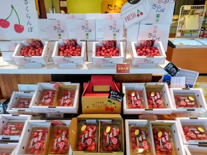 山形を代表するさくらんぼ「佐藤錦」🍒と、大粒で濃厚な甘みの「紅秀峰」🍒☺️大切な方へのお土産にはもちろん、いつも頑張っているお父さんへ「父の日のプレゼント」としても一押しです。