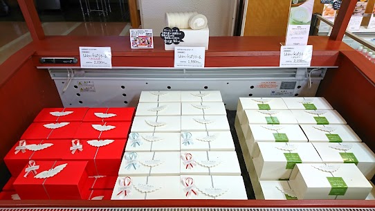 📢ずんだぱりろーる入荷しました❕ふんわり広がるだだちゃ豆の香りとずんだの粒感を残したミルキーなクリームがおいしい、この時期だけのロールケーキです🎶限定20本！なくなり次第終了です🙇