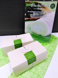 今年も大人気！期間限定商品の…【ほわいとぱりろーる～ずんだ～】入荷しました🫛しゅわっと溶けるずんだクリームと、ふわもち食感生地が最高の一品です✨是非この機会に召し上がってみてください🤤