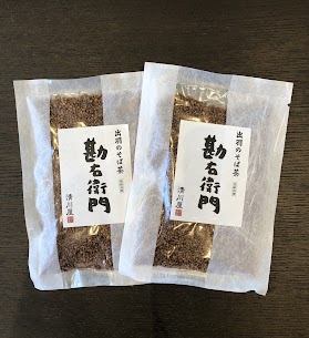「そば茶 勘右衛門」無添加で作られるそば茶は知る人ぞ知る清川屋の隠れた人気商品です🤎温かくても冷たくても美味しくお召し上がり頂けます♪温かいとよりそばの香ばしい香りが広がりますよ⟡.·