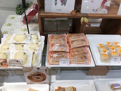 秋限定の商品入荷してます✨ラグノオさんの『いのち　栗』十一屋さんの『スイートポテトパイ』『栗もなか』昨年も大人気商品でした♪秋の夜長のお供にいかがでしょうか☺️
